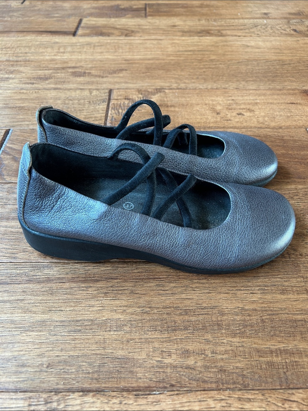 Arcopedico Vegas Criss Cross Ballet Flats Comfort Shoes Pewter Silver Leather 37